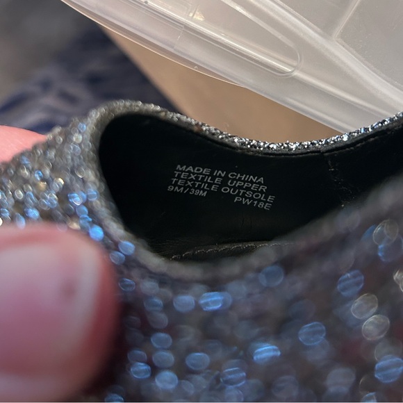 Michael Kors Dorothy Silver Crystal Embellished Pointed-Toe Pumps size 9 NWT - Picture 10 of 14